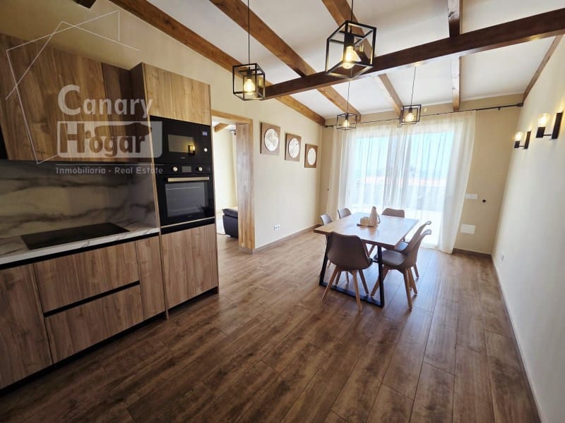 3 bedroom Villa for sale in Arico with pool garage - € 600,000 (Ref: 10003777)