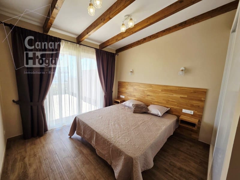 3 bedroom Villa for sale in Arico with pool garage - € 600,000 (Ref: 10003777)