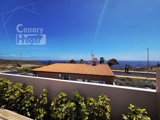3 bedroom Villa for sale in Arico with pool garage - € 600,000 (Ref: 10003777)