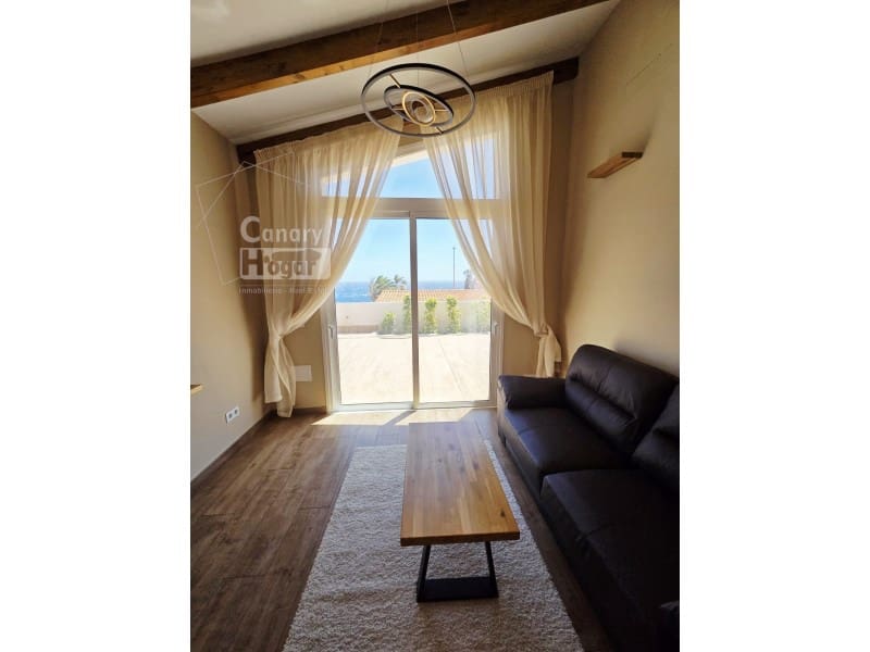 3 bedroom Villa for sale in Arico with pool garage - € 600,000 (Ref: 10003777)