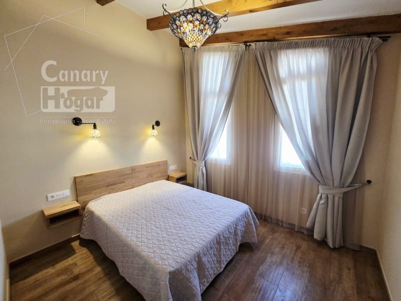 3 bedroom Villa for sale in Arico with pool garage - € 600,000 (Ref: 10003777)