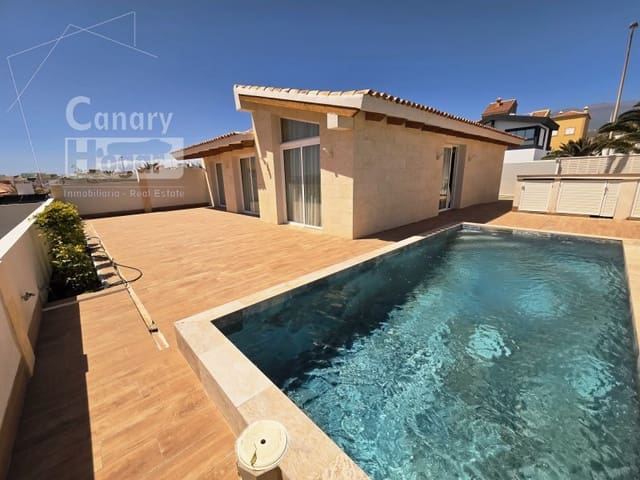 3 bedroom Villa for sale in Arico with pool garage - € 600,000 (Ref: 10003777)
