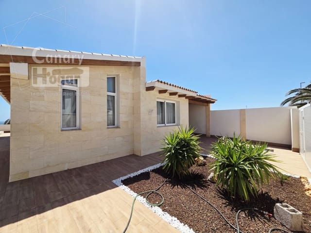 3 bedroom Villa for sale in Arico with pool garage - € 600,000 (Ref: 10003777)