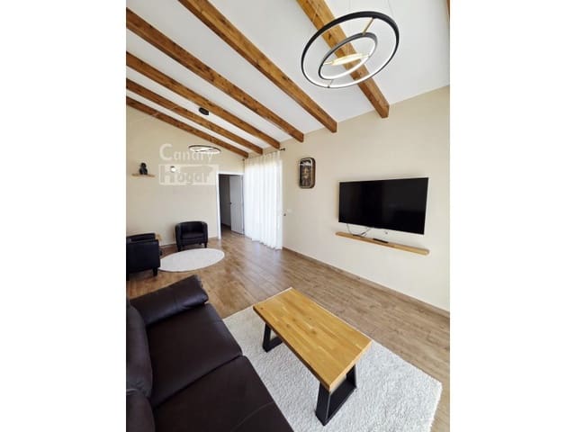 3 bedroom Villa for sale in Arico with pool garage - € 600,000 (Ref: 10003777)