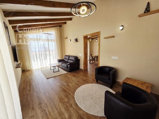 3 bedroom Villa for sale in Arico with pool garage - € 600,000 (Ref: 10003777)