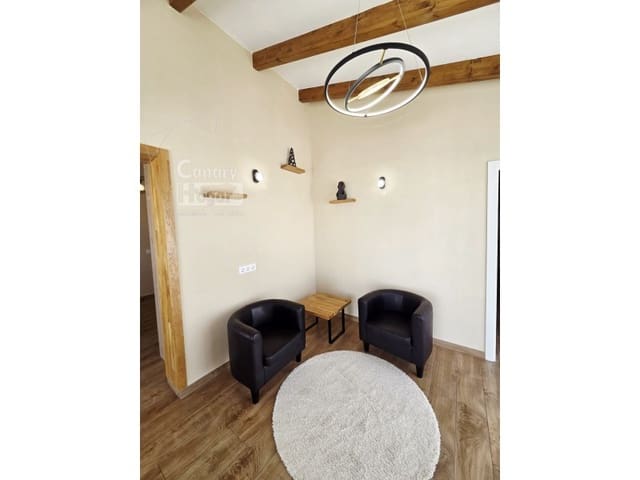3 bedroom Villa for sale in Arico with pool garage - € 600,000 (Ref: 10003777)
