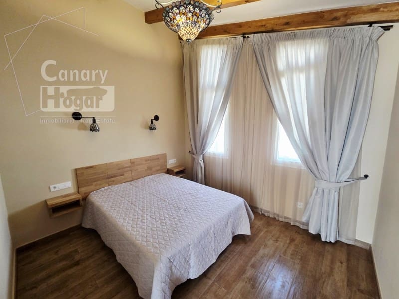 3 bedroom Villa for sale in Arico with pool garage - € 600,000 (Ref: 10003777)