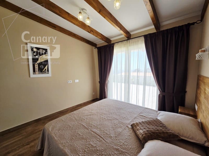 3 bedroom Villa for sale in Arico with pool garage - € 600,000 (Ref: 10003777)