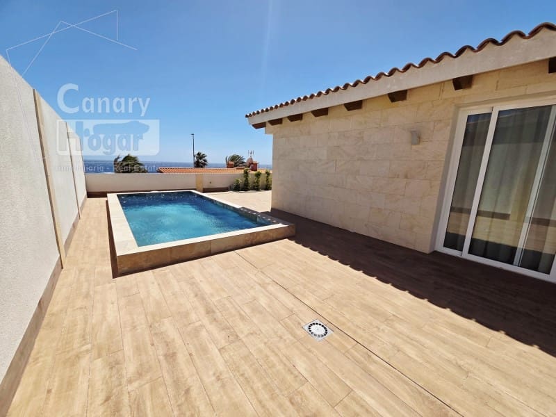 3 bedroom Villa for sale in Arico with pool garage - € 600,000 (Ref: 10003777)