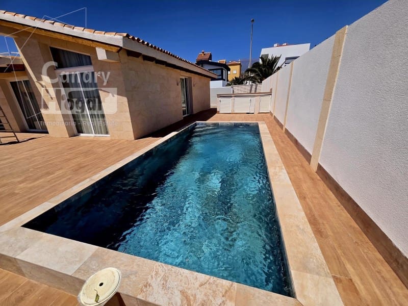 3 bedroom Villa for sale in Arico with pool garage - € 600,000 (Ref: 10003777)