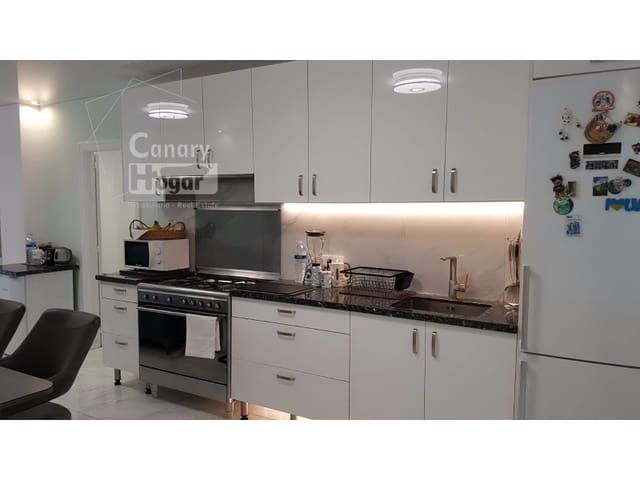 2 slaapkamer Flat te koop in Costa Adeje, Adeje met garage - € 445.000 (Ref: 10013076)