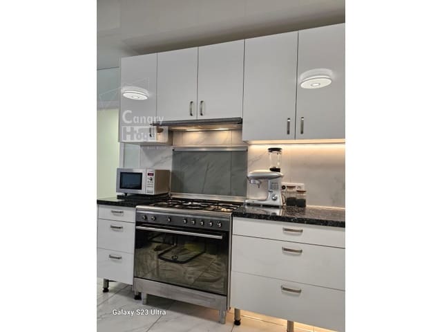 2 slaapkamer Flat te koop in Costa Adeje, Adeje met garage - € 445.000 (Ref: 10013076)