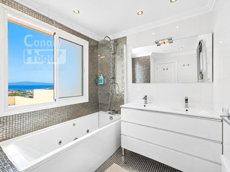 3 soveværelse Villa til salg i Costa Adeje med swimmingpool garage - € 995.000 (Ref: 10182932)
