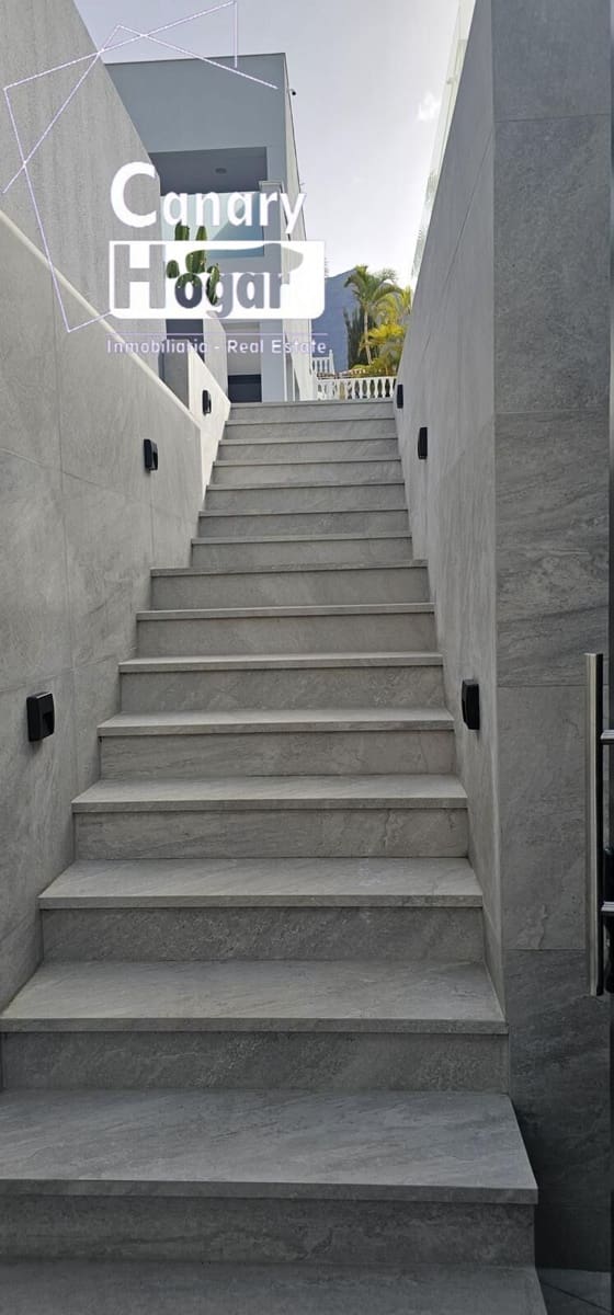 4 makuuhuone Huvila myytävänä paikassa El Madronal mukana uima-altaan 
autotalli - 1 800 000 € (Ref: 8419881)