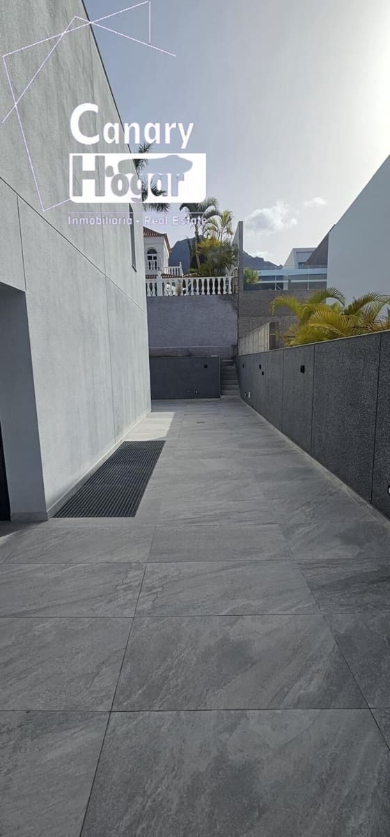 4 makuuhuone Huvila myytävänä paikassa El Madronal mukana uima-altaan 
autotalli - 1 800 000 € (Ref: 8419881)