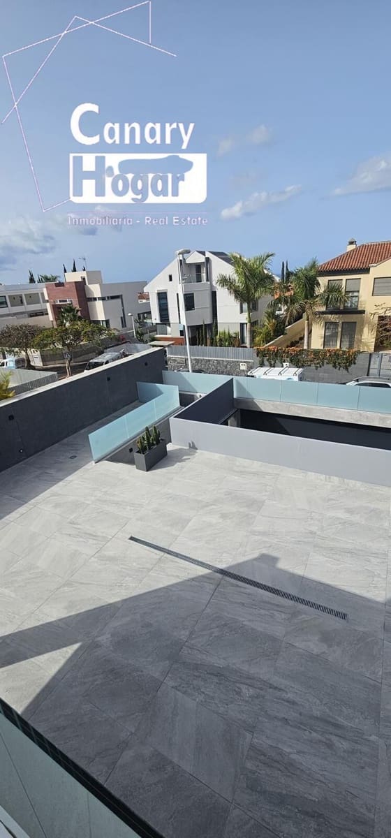 4 makuuhuone Huvila myytävänä paikassa El Madronal mukana uima-altaan 
autotalli - 1 800 000 € (Ref: 8419881)