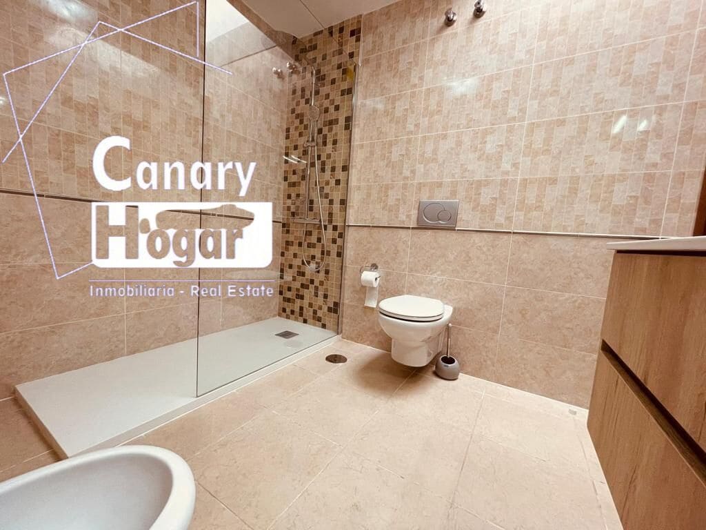 4 bedroom Villa for sale in Los Cristianos with pool garage - € 775,000 (Ref: 8612637)