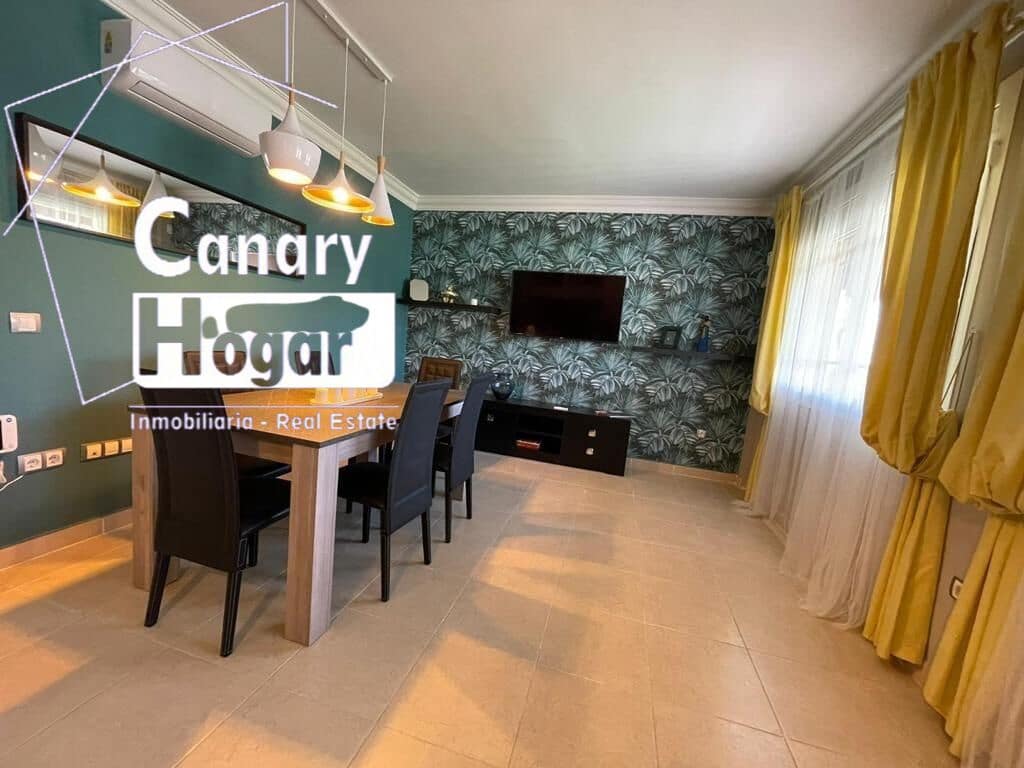 4 bedroom Villa for sale in Los Cristianos with pool garage - € 775,000 (Ref: 8612637)