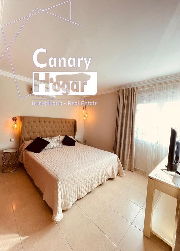 4 bedroom Villa for sale in Los Cristianos with pool garage - € 775,000 (Ref: 8612637)