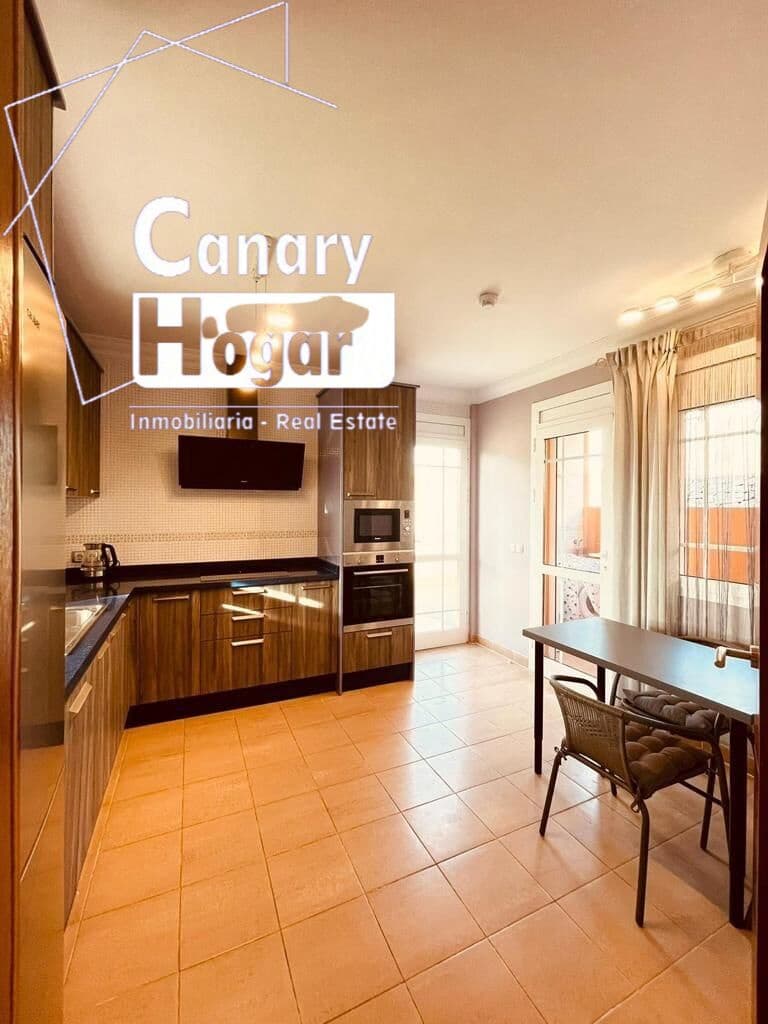 4 bedroom Villa for sale in Los Cristianos with pool garage - € 775,000 (Ref: 8612637)