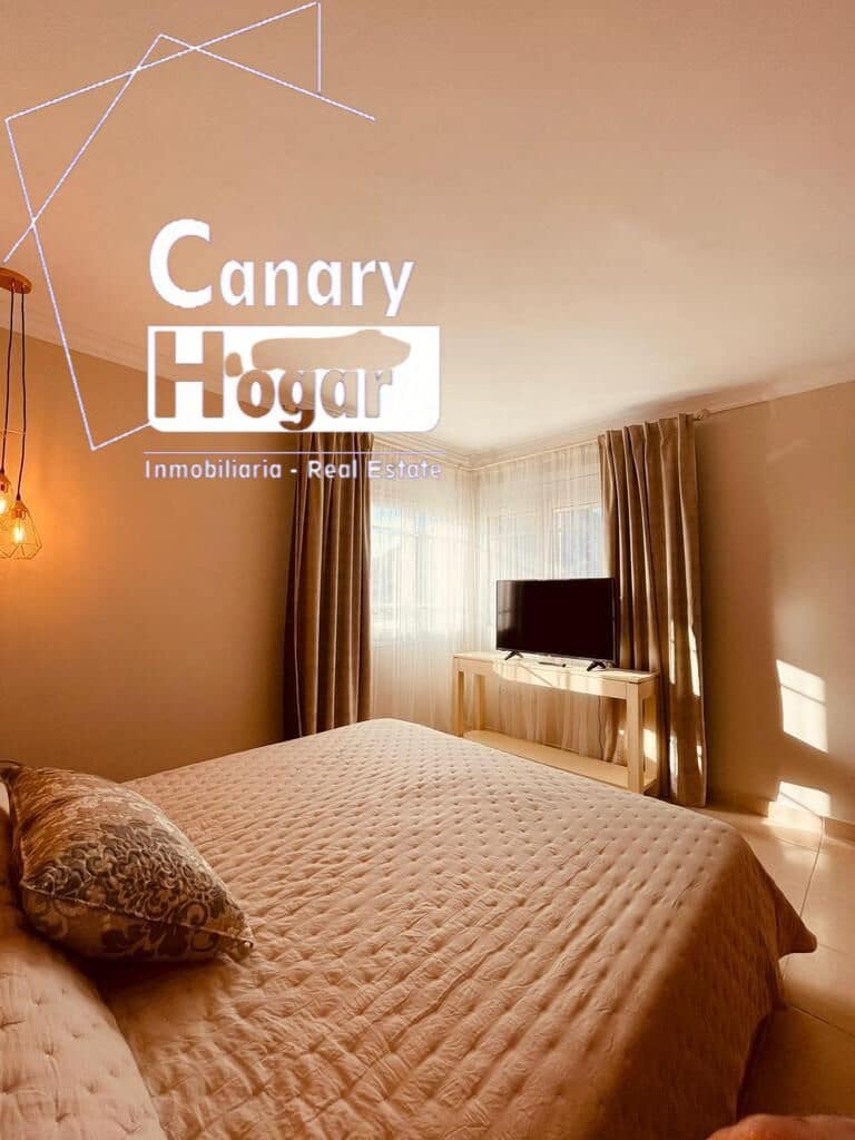 4 bedroom Villa for sale in Los Cristianos with pool garage - € 775,000 (Ref: 8612637)