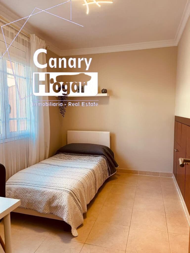 4 bedroom Villa for sale in Los Cristianos with pool garage - € 775,000 (Ref: 8612637)