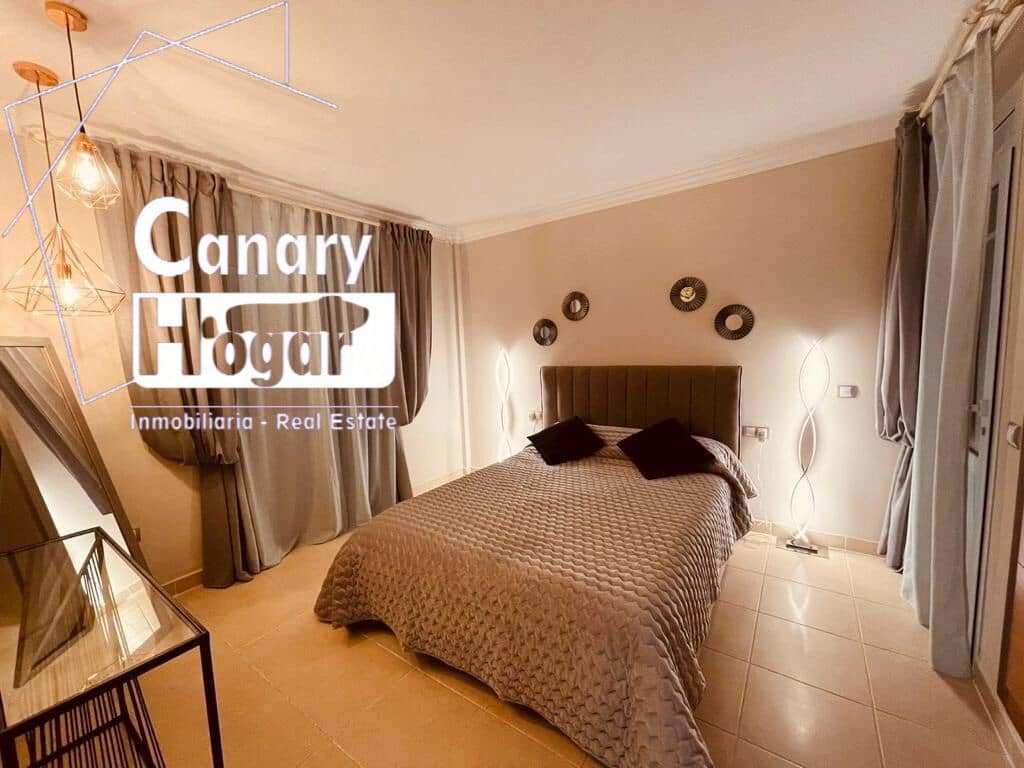 4 bedroom Villa for sale in Los Cristianos with pool garage - € 775,000 (Ref: 8612637)