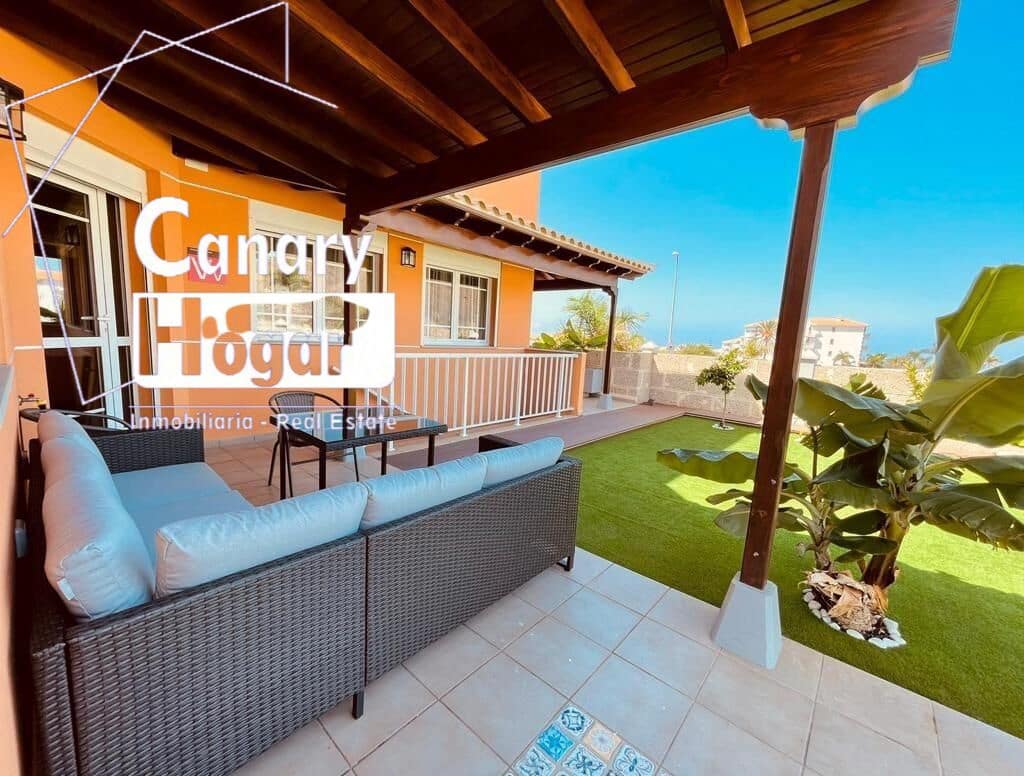 4 bedroom Villa for sale in Los Cristianos with pool garage - € 775,000 (Ref: 8612637)
