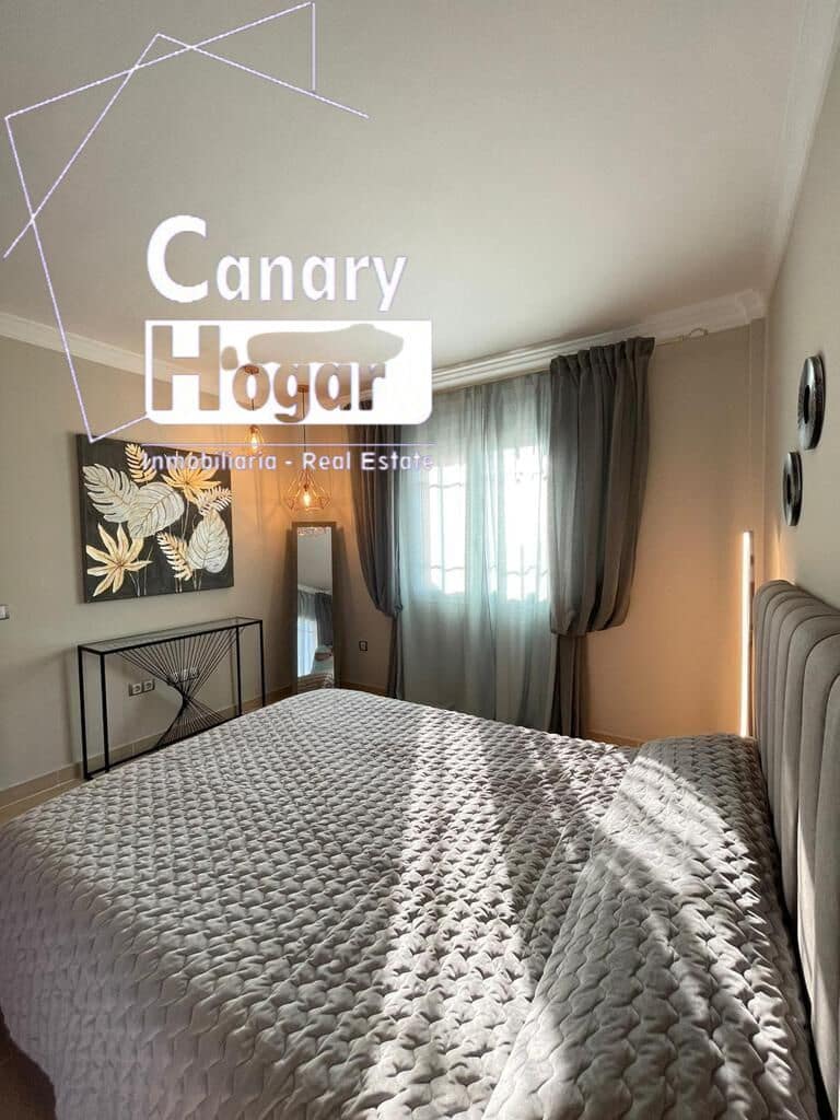 4 bedroom Villa for sale in Los Cristianos with pool garage - € 775,000 (Ref: 8612637)