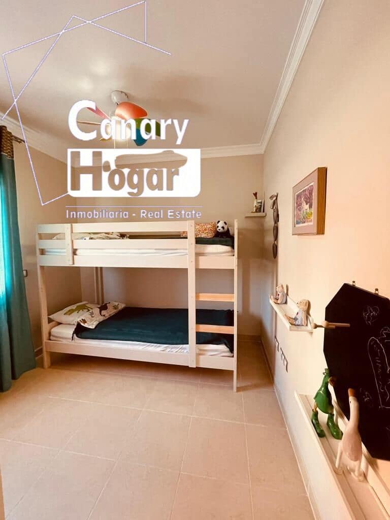 4 bedroom Villa for sale in Los Cristianos with pool garage - € 775,000 (Ref: 8612637)