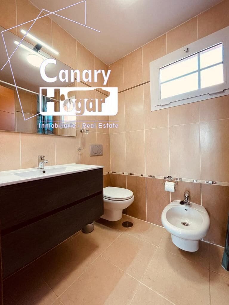 4 bedroom Villa for sale in Los Cristianos with pool garage - € 775,000 (Ref: 8612637)