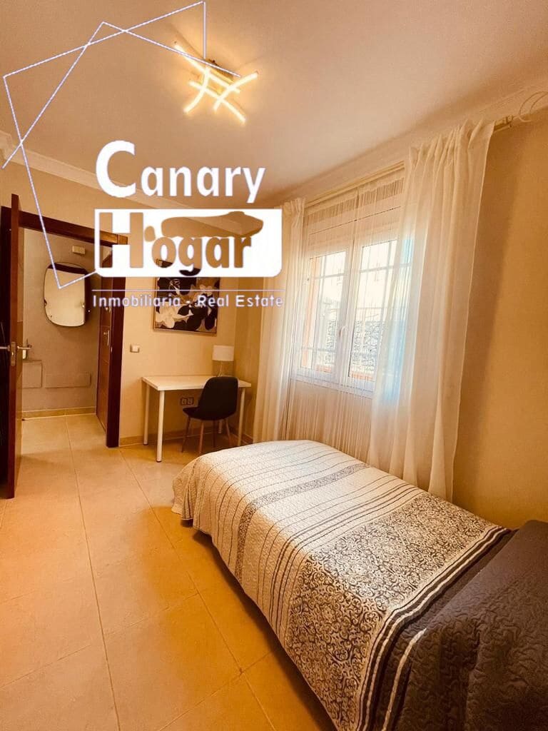 4 bedroom Villa for sale in Los Cristianos with pool garage - € 775,000 (Ref: 8612637)