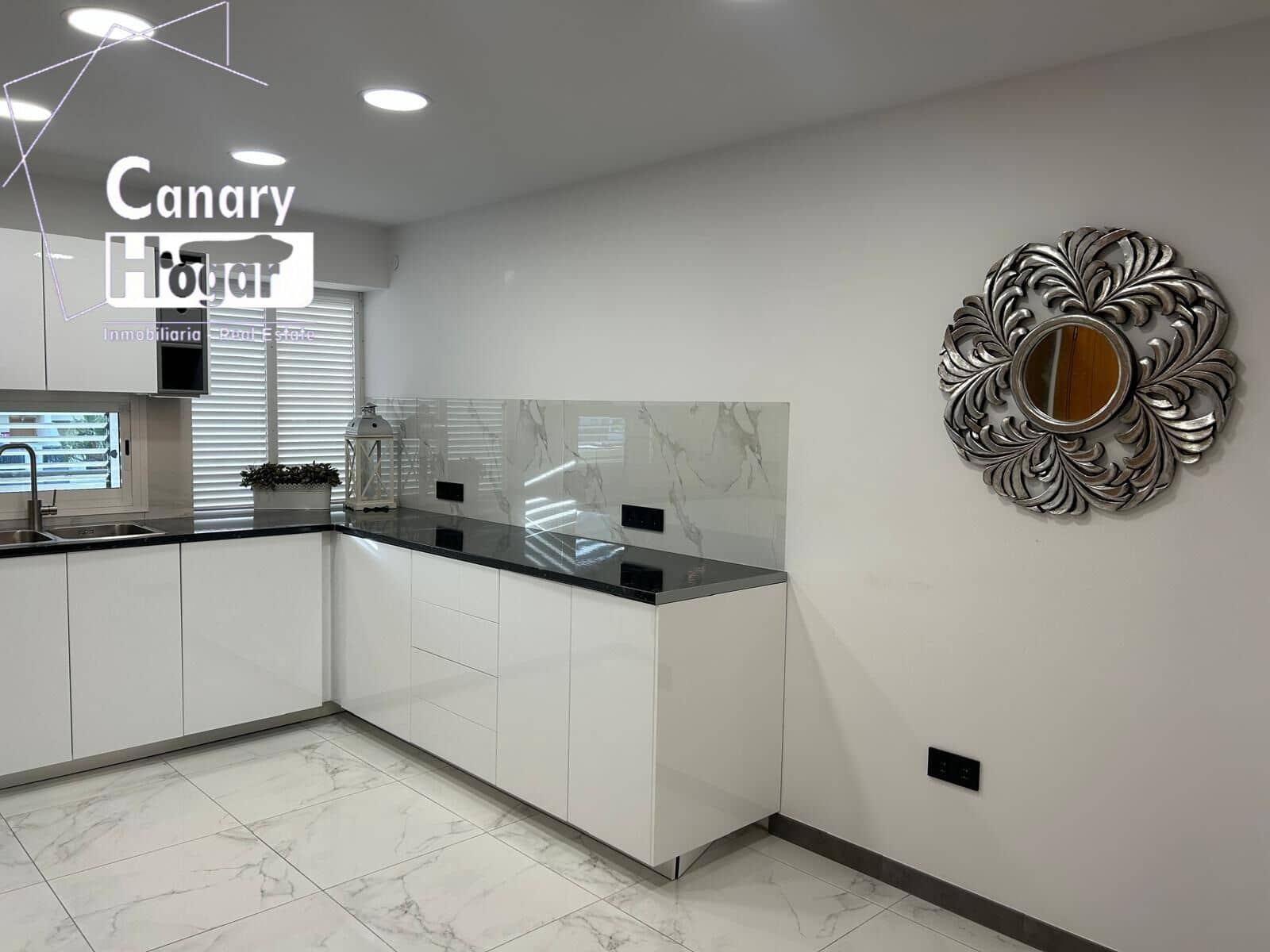 4 soverom Rekkehus til salgs i Fanabe med svømmebasseng garasje - € 650 000 (Ref: 8780145)