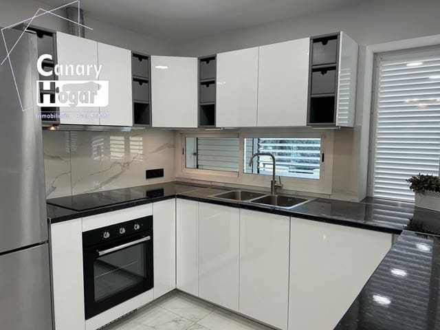 4 chambre Villa/Maison Mitoyenne à vendre à Fañabe, Adeje avec piscine garage - 650 000 € (Ref: 8780145)