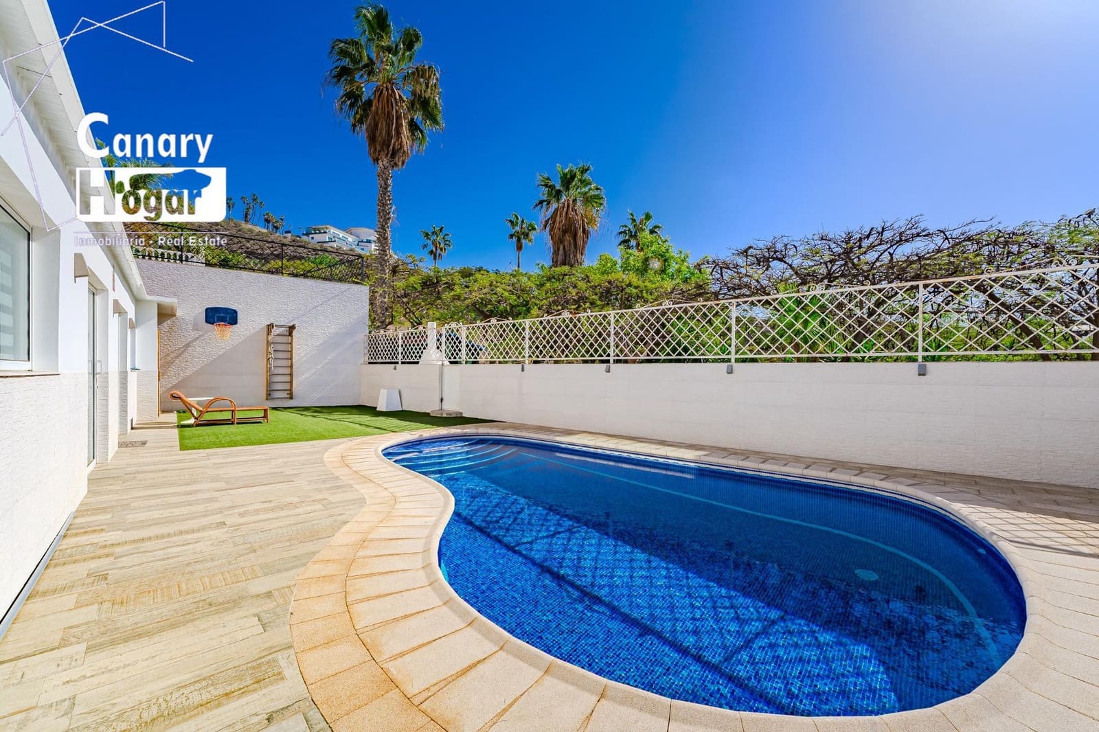 10 bedroom Villa for sale in San Eugenio with pool garage - € 2,500,000 (Ref: 8806444)