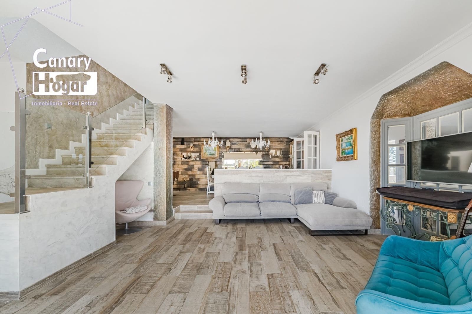 10 bedroom Villa for sale in San Eugenio with pool garage - € 2,500,000 (Ref: 8806444)