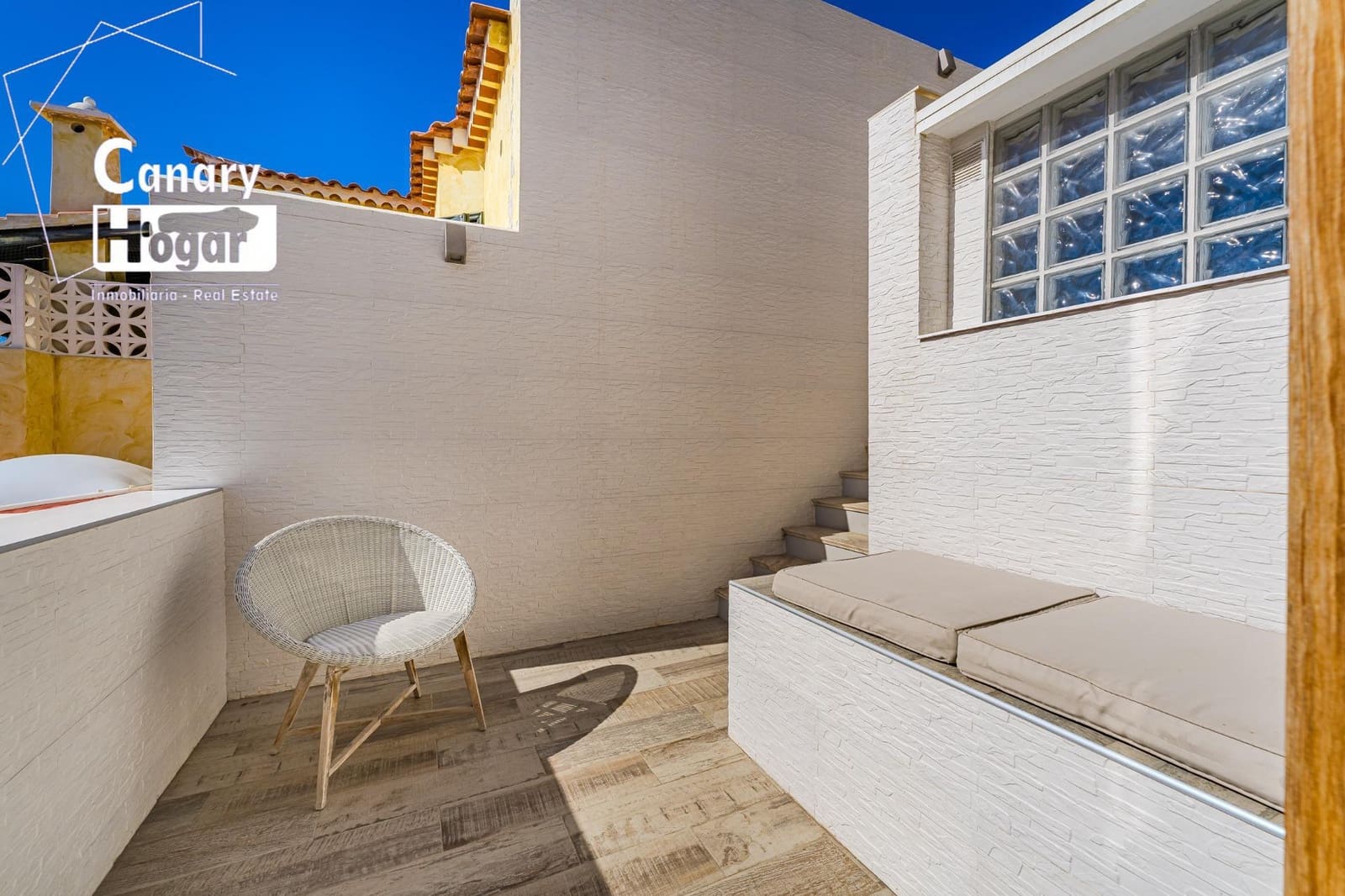 10 bedroom Villa for sale in San Eugenio with pool garage - € 2,500,000 (Ref: 8806444)