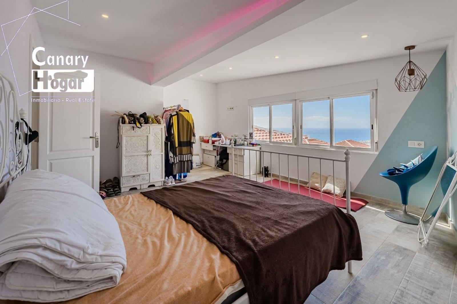 10 bedroom Villa for sale in San Eugenio with pool garage - € 2,500,000 (Ref: 8806444)