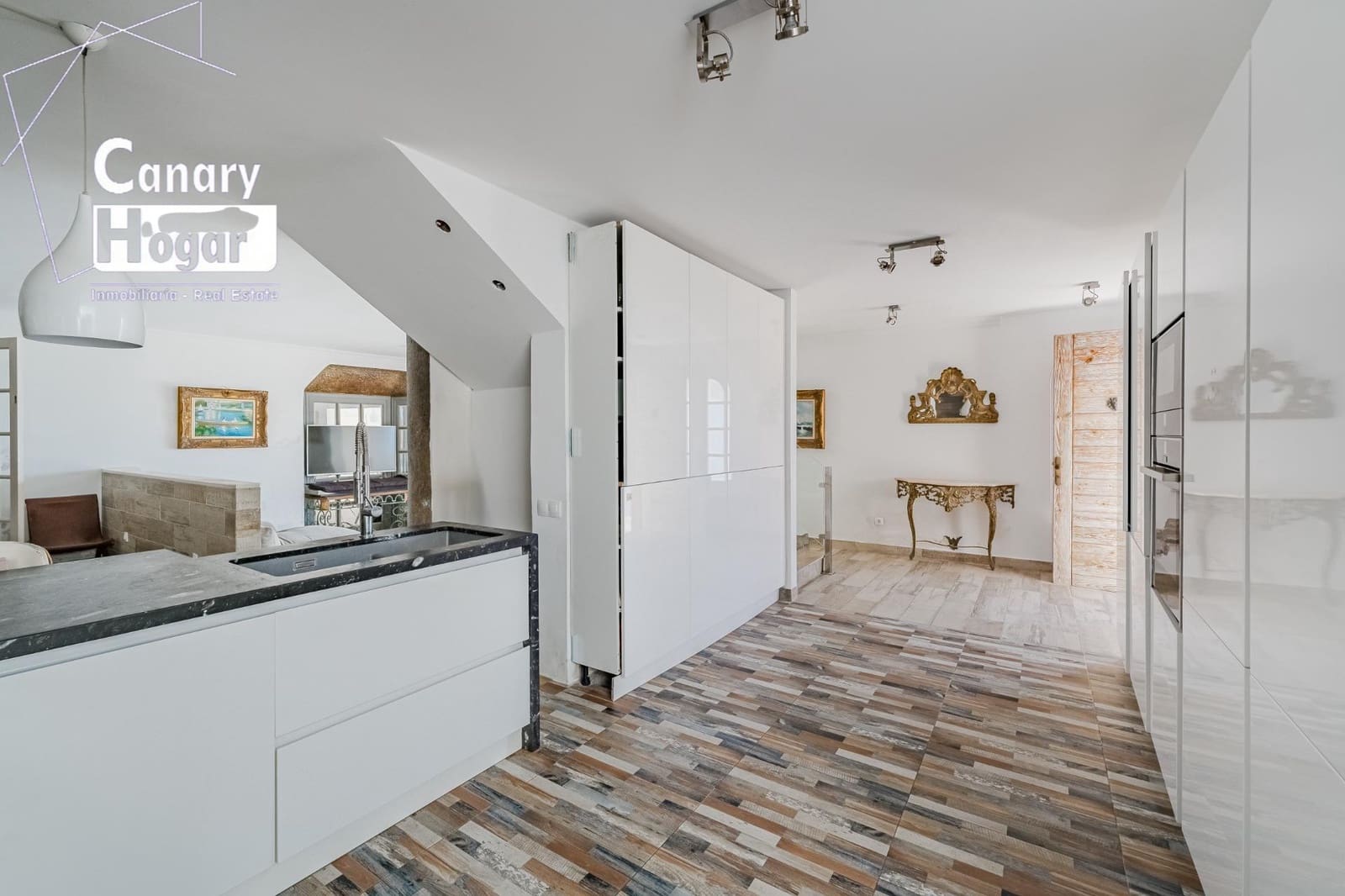 10 soverom Villa til salgs i San Eugenio med svømmebasseng garasje - € 2 500 000 (Ref: 8806444)