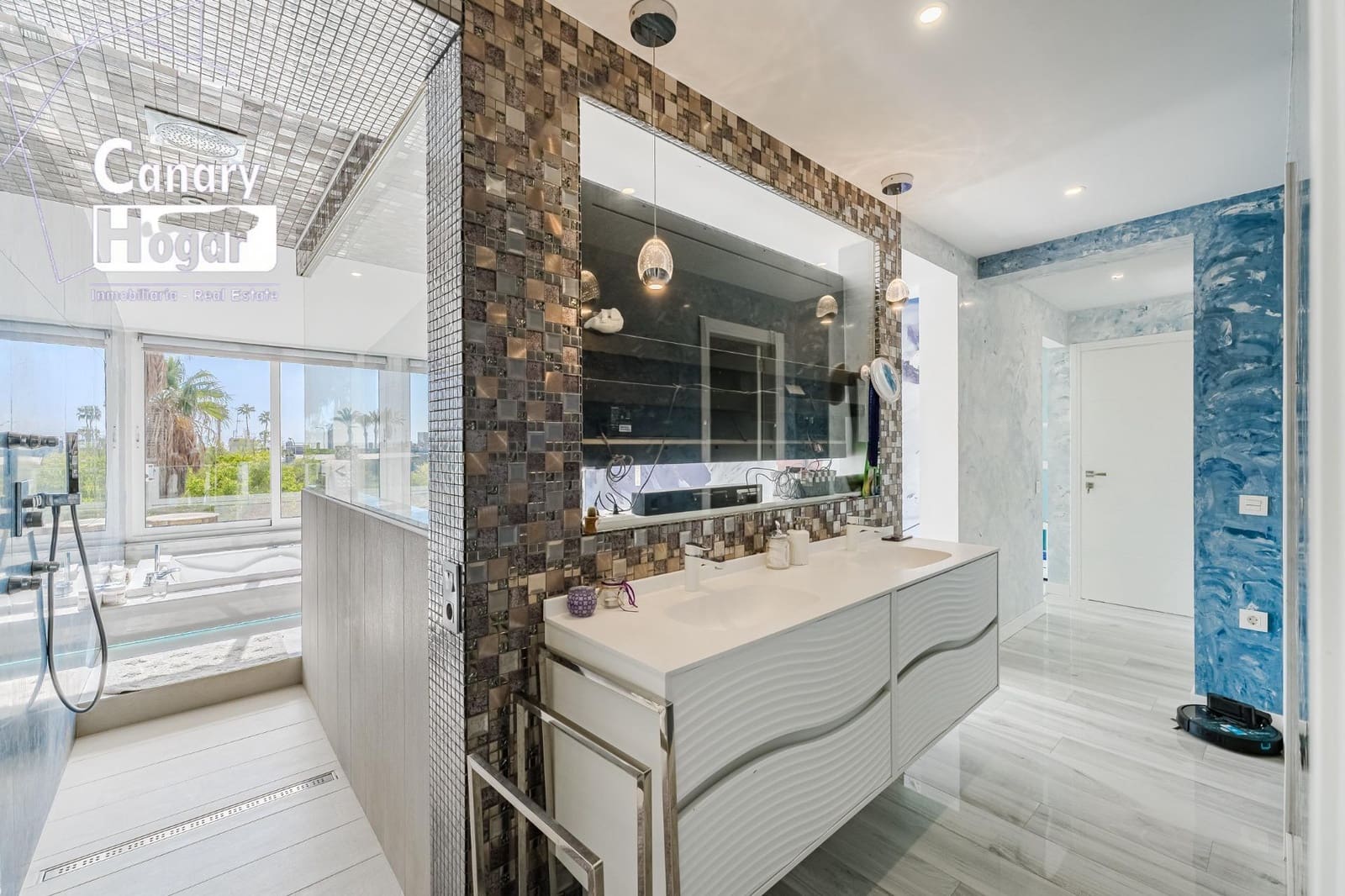 10 soverom Villa til salgs i San Eugenio med svømmebasseng garasje - € 2 500 000 (Ref: 8806444)