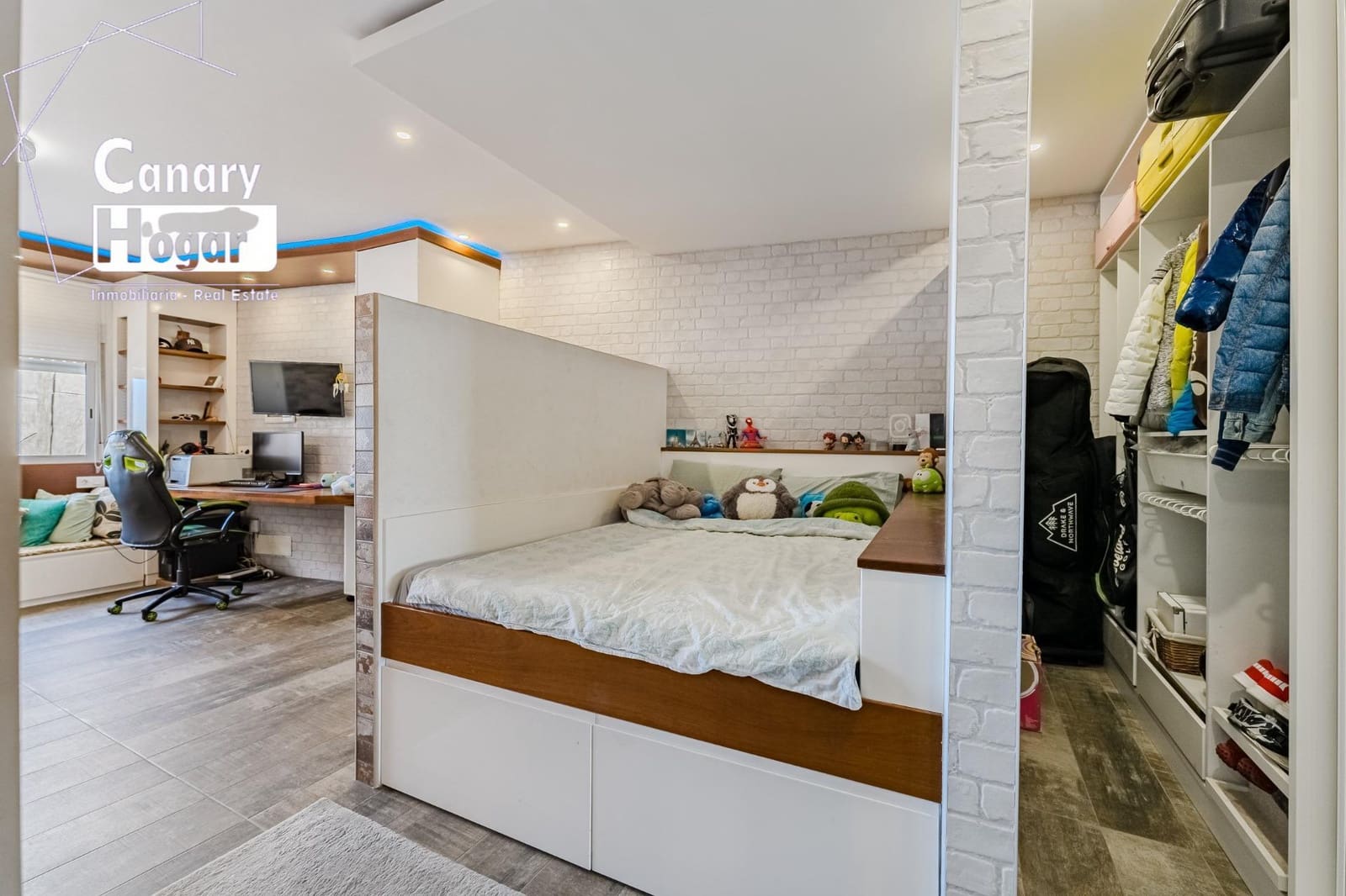 10 soverom Villa til salgs i San Eugenio med svømmebasseng garasje - € 2 500 000 (Ref: 8806444)