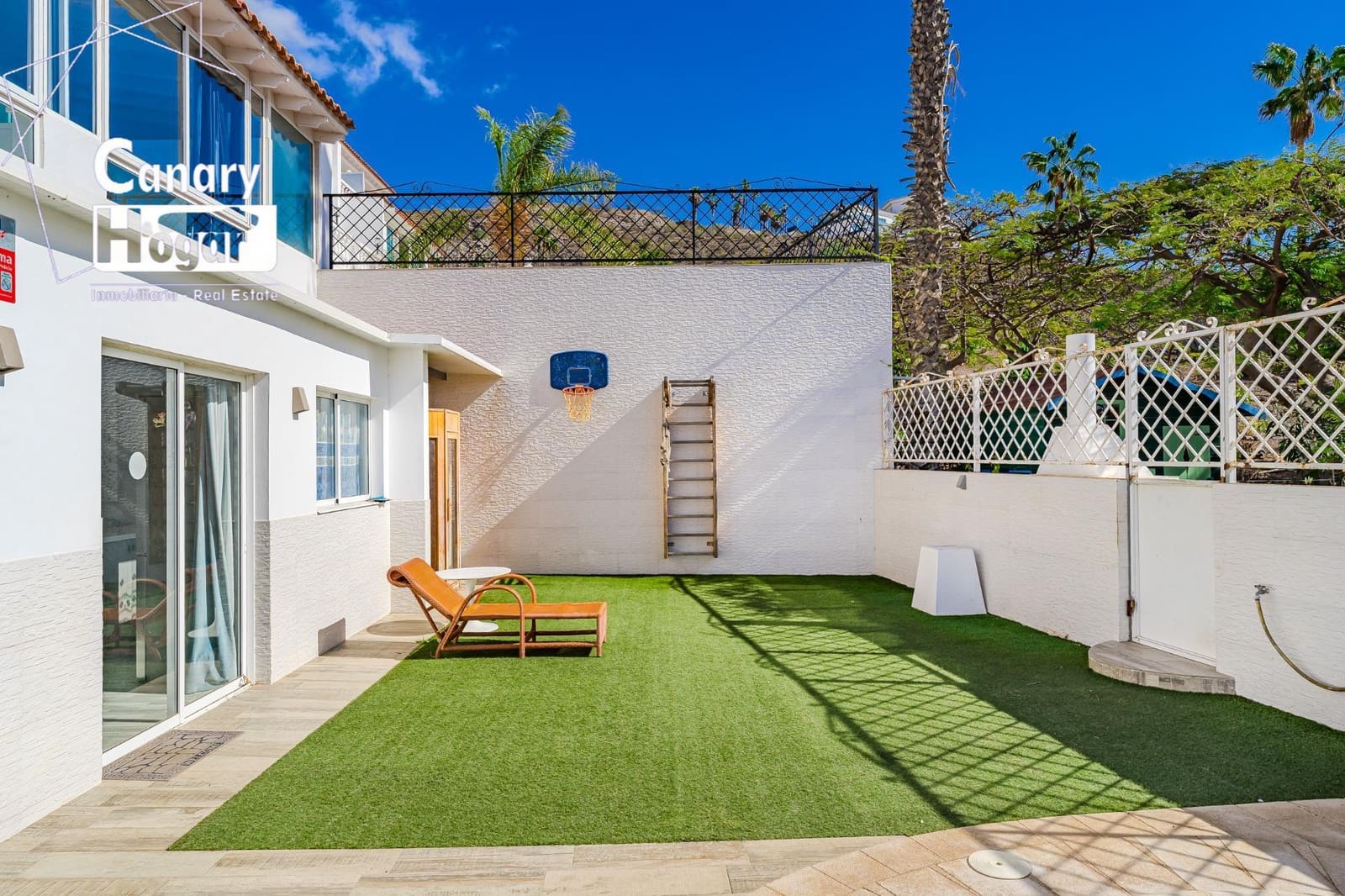 10 soverom Villa til salgs i San Eugenio med svømmebasseng garasje - € 2 500 000 (Ref: 8806444)