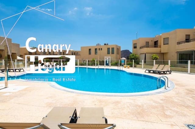 2 slaapkamer Villa te koop in Granadilla de Abona met zwembad garage - € 555.000 (Ref: 8957214)