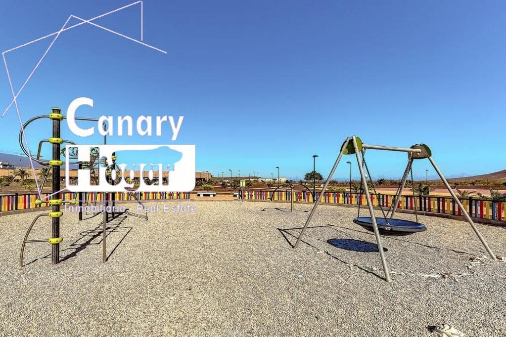 2 soverom Villa til salgs i El Medano med svømmebasseng garasje - € 589 000 (Ref: 8957214)