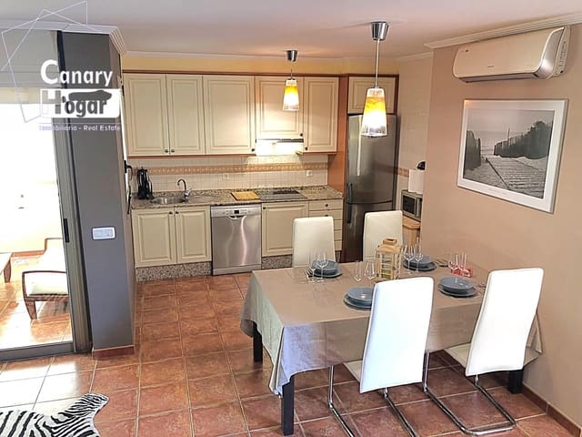 2 quarto Moradia para venda em El Medano, Granadilla de Abona com piscina garagem - 577 000 € (Ref: 8957214)