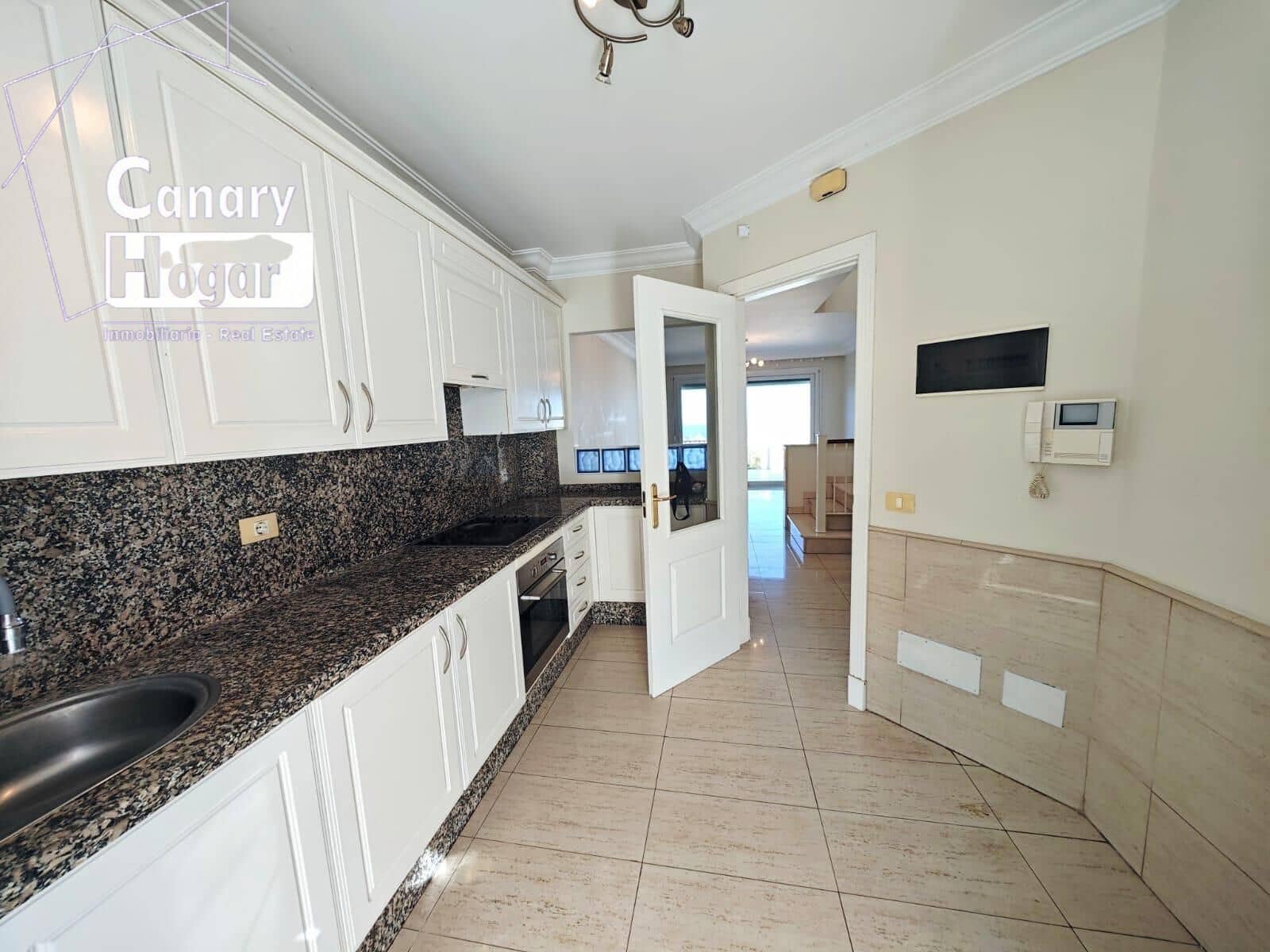 3 bedroom Villa for sale in Chayofa with garage - € 390,000 (Ref: 9104730)