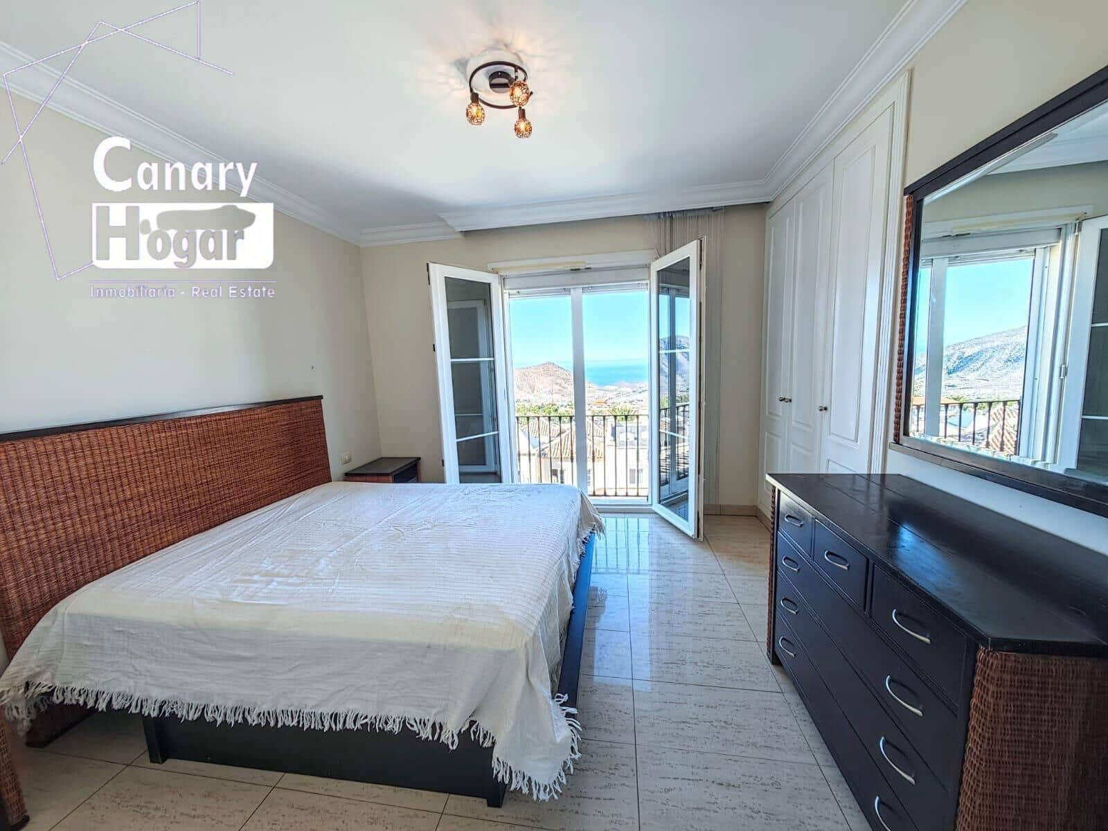 3 bedroom Villa for sale in Chayofa with garage - € 390,000 (Ref: 9104730)