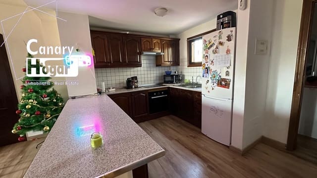 3 soveværelse Lejlighed til salg i Playa del Duque, Adeje med swimmingpool - € 525.000 (Ref: 9240047)