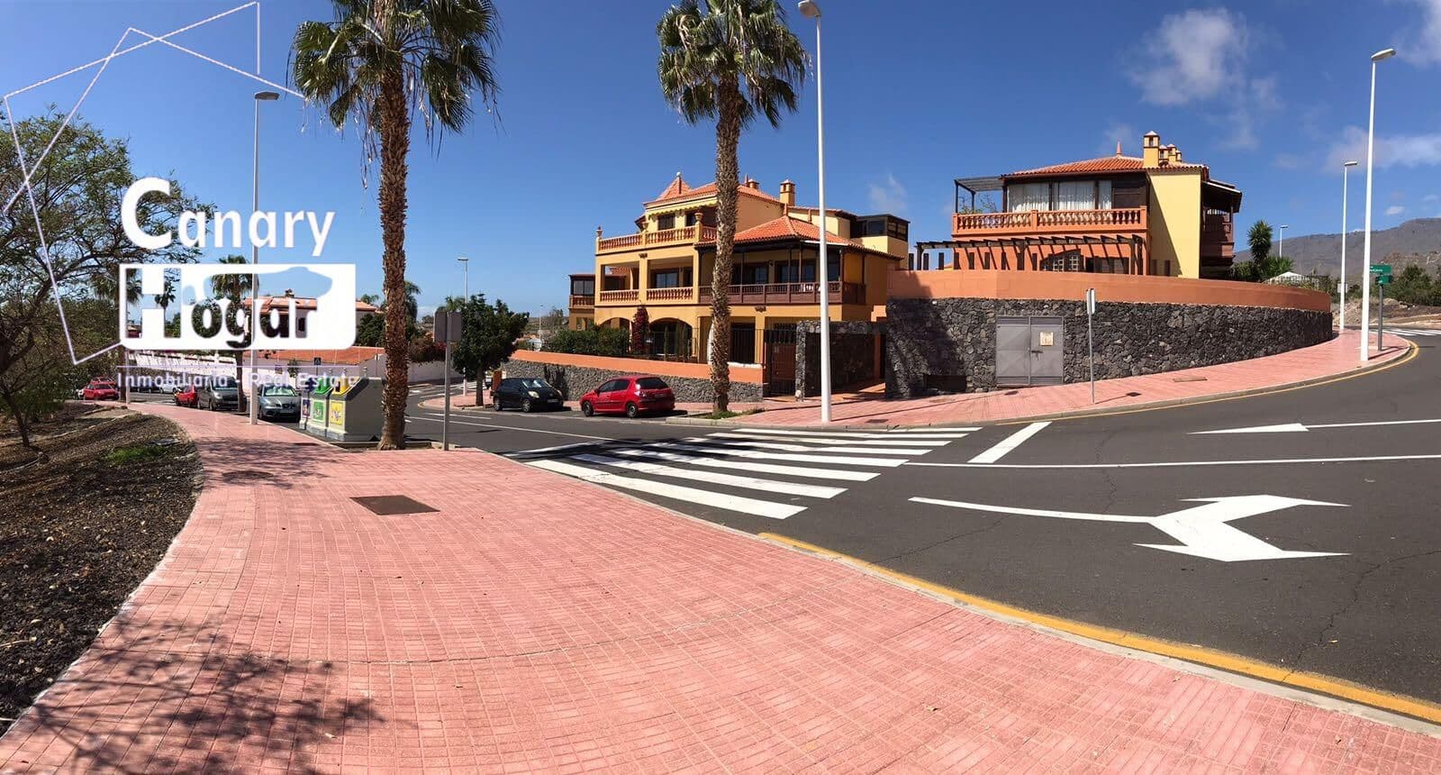 3 bedroom Apartment for sale in Playa del Duque with pool - € 525,000 (Ref: 9240047)