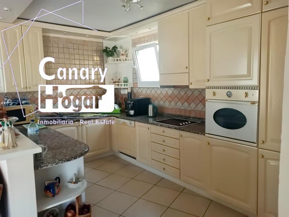 2 soveværelse Penthouse til salg i Los Cristianos med swimmingpool garage - € 750.000 (Ref: 9269838)